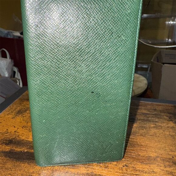 Louis Vuitton Unisex Green Bifold Wallet Taiga Leather Logo Accents - Picture 1 of 15